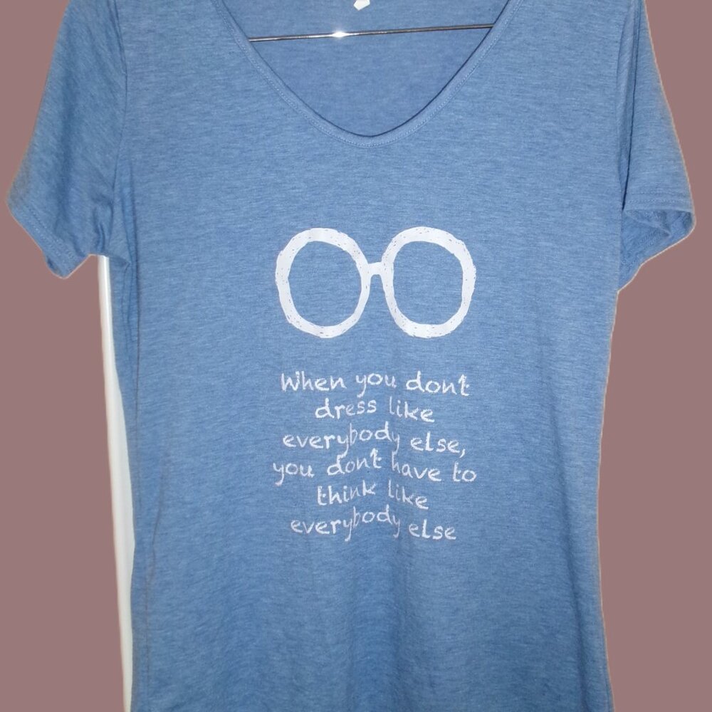 Women's 'When You Don't Dress Like Everybody Else' Blue V-Neck T-Shirt Small NEW